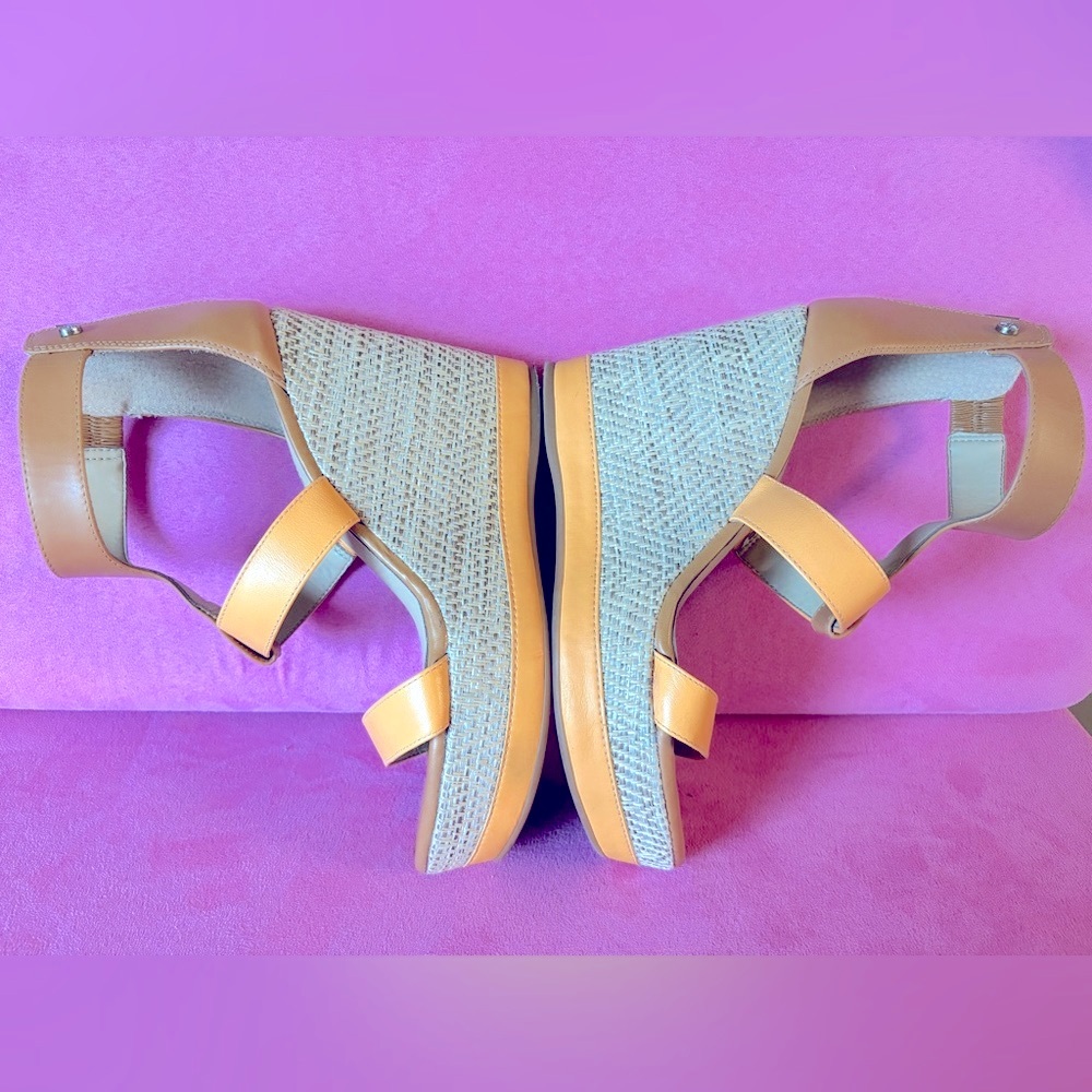 Antonio Melani Tan Leather Wedge T Strap Wedge Sandal Size 7 - Picture 11 of 14